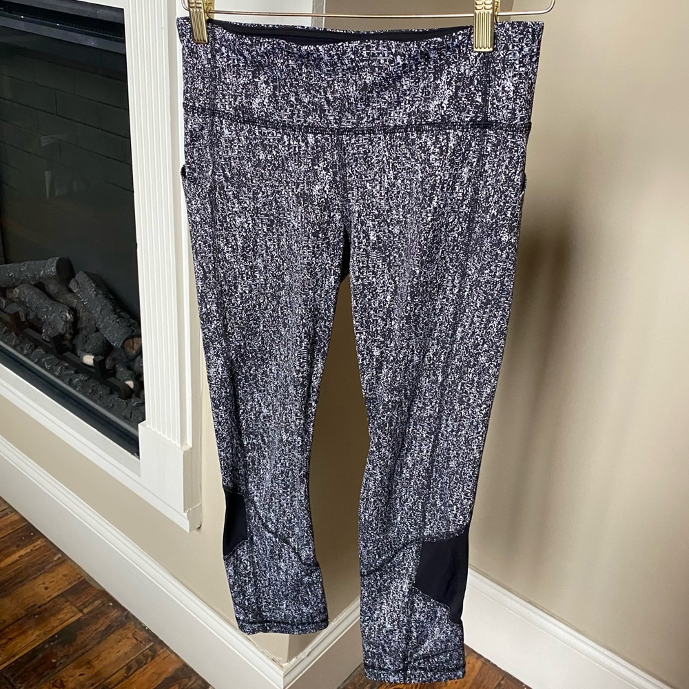 EUC 🖤 lululemon cropped speed up leggings